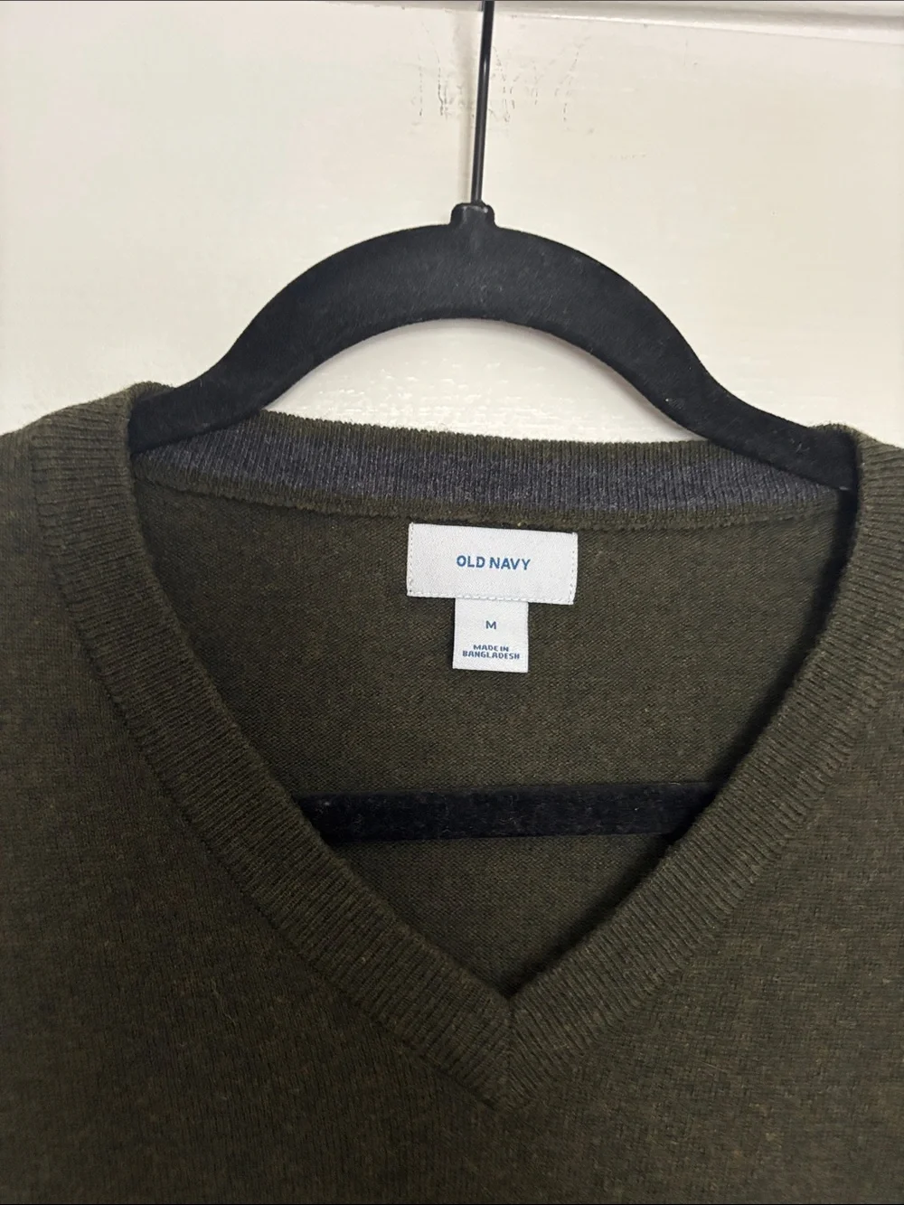 Banana Republic Men's V-Neck Sweater in Olive